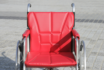 車椅子用：ビタミンカラー（原色）を豊富に揃えたラインナップです　生地に凹凸のエンボス加工を施している為、一層美しく輝きます